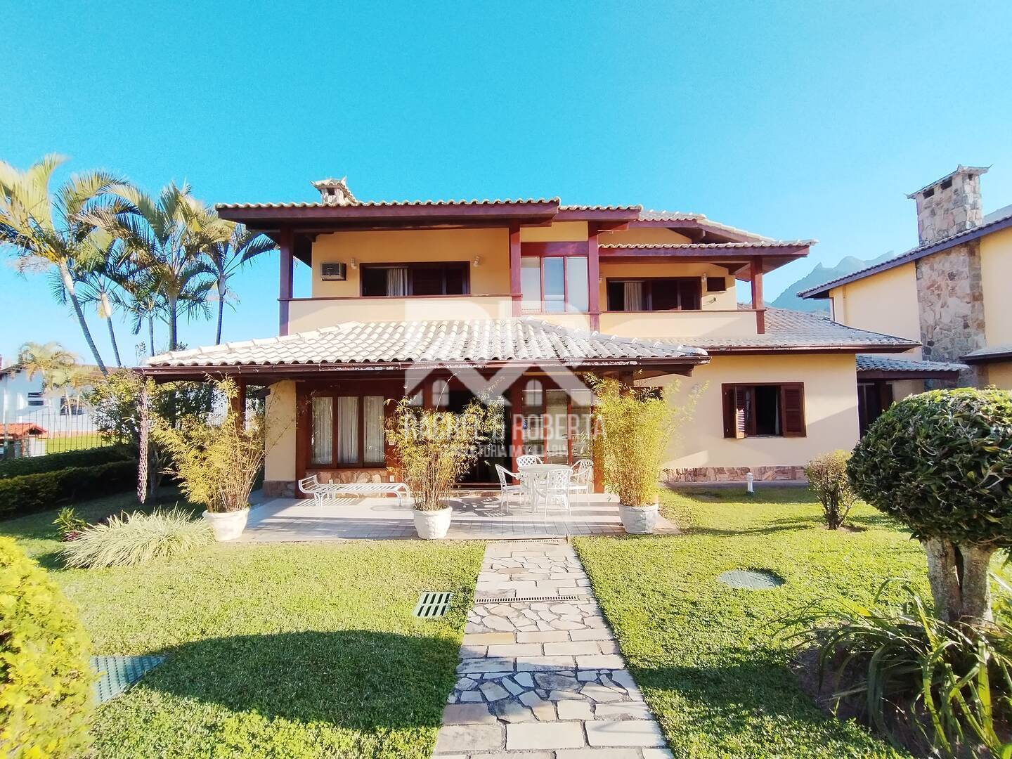 Casa de Condomínio à venda com 4 quartos, 187m² - Foto 1