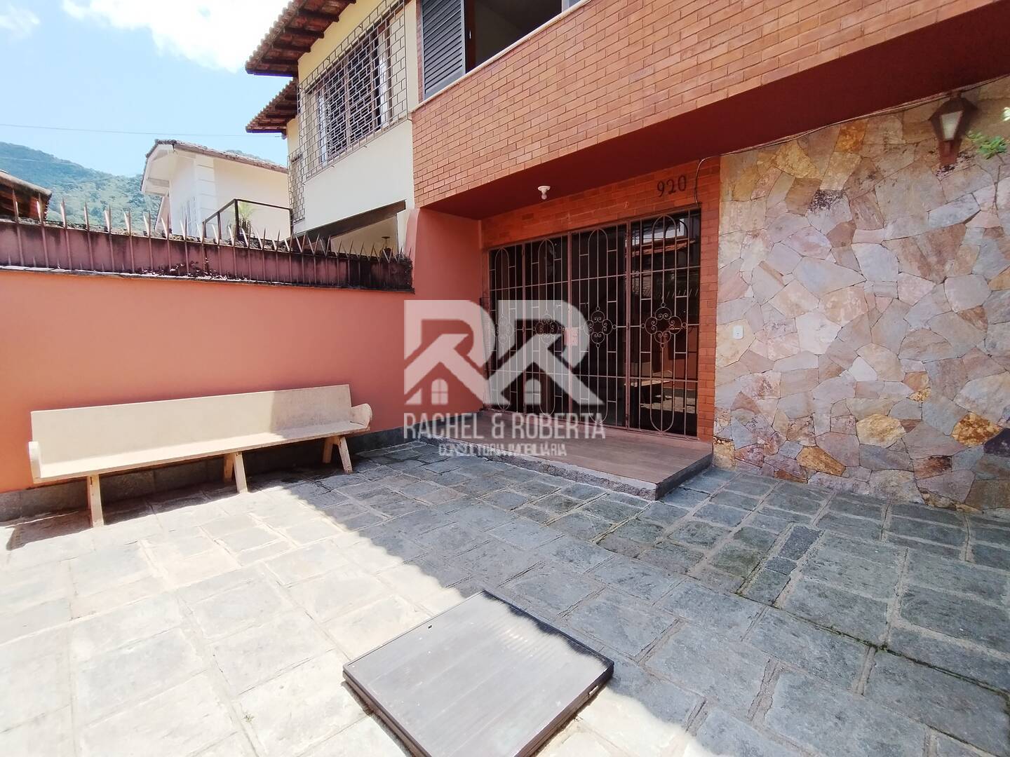 Casa de Condomínio à venda com 5 quartos, 250m² - Foto 1