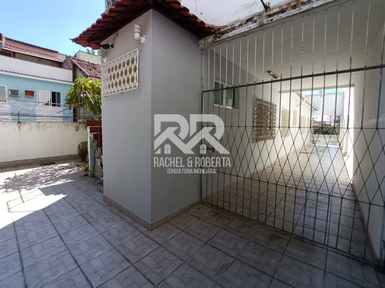 Casa à venda com 6 quartos, 220m² - Foto 3