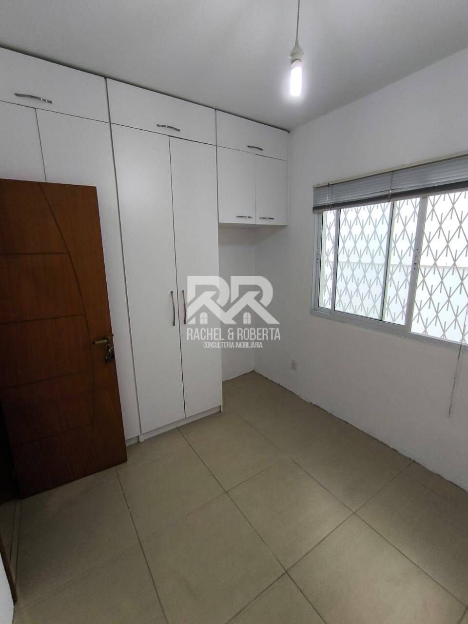 Casa à venda com 6 quartos, 220m² - Foto 8