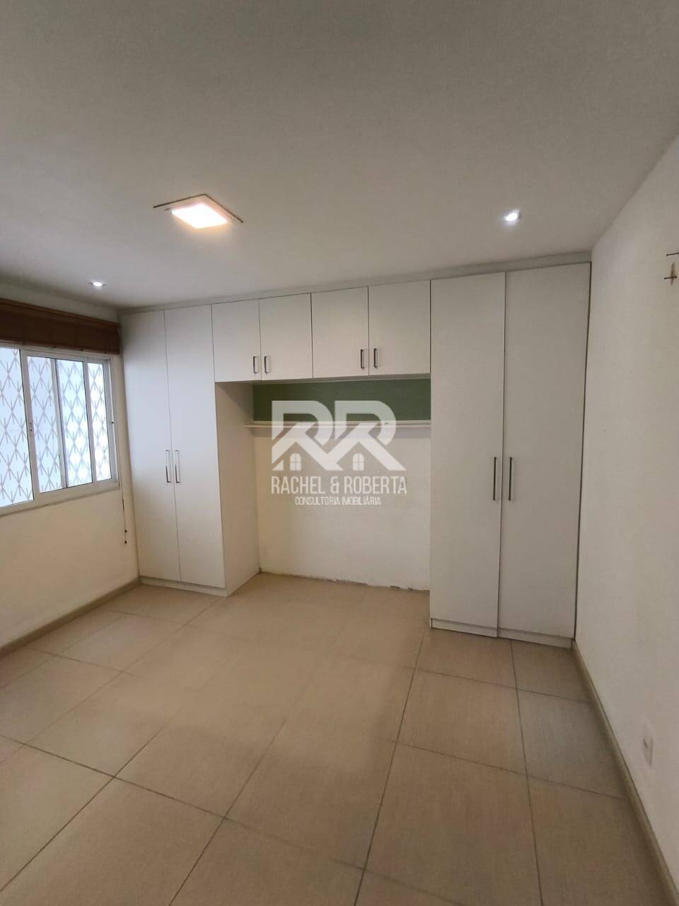 Casa à venda com 6 quartos, 220m² - Foto 9