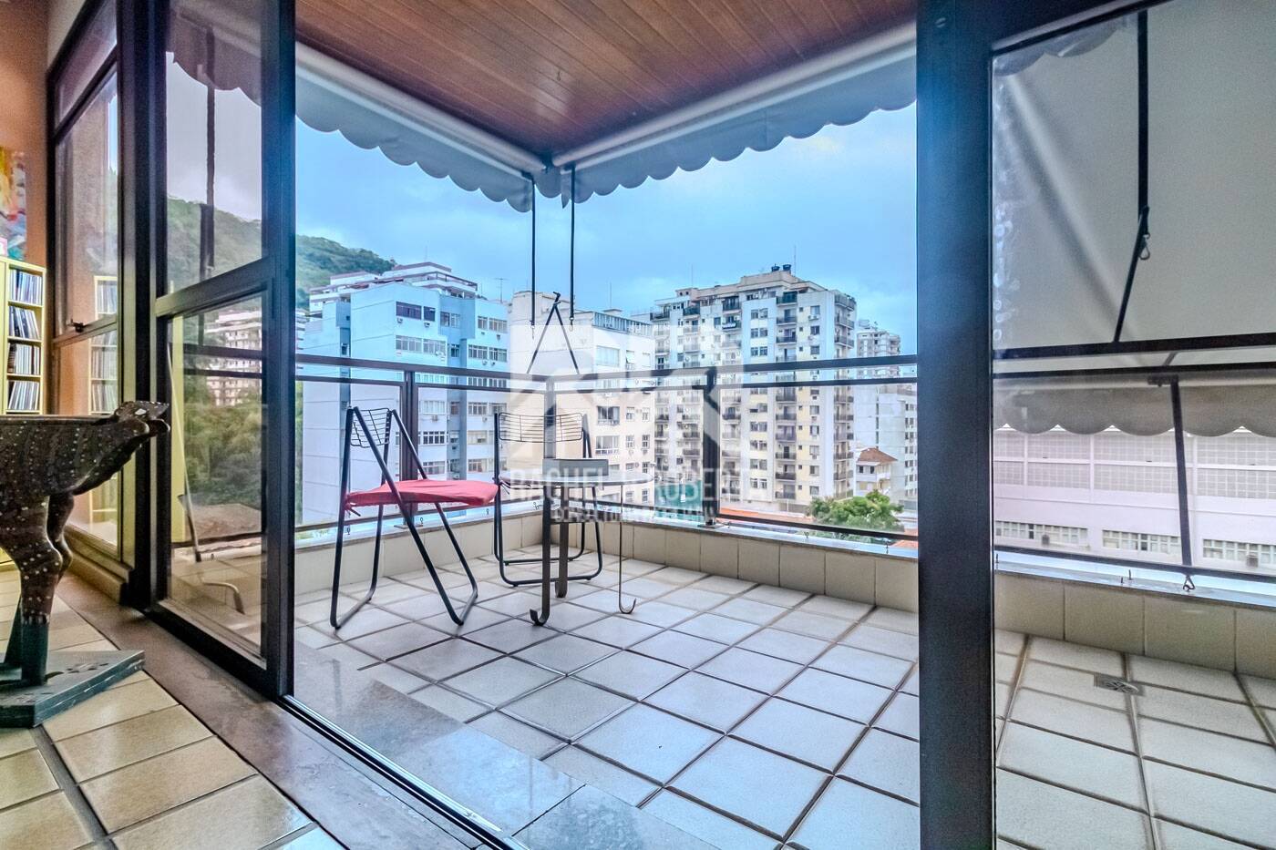 Apartamento à venda com 3 quartos, 137m² - Foto 5